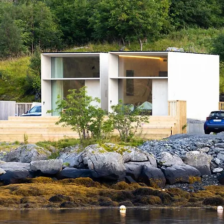 Oceanview Mini-house - Stunning Views * Ramberg