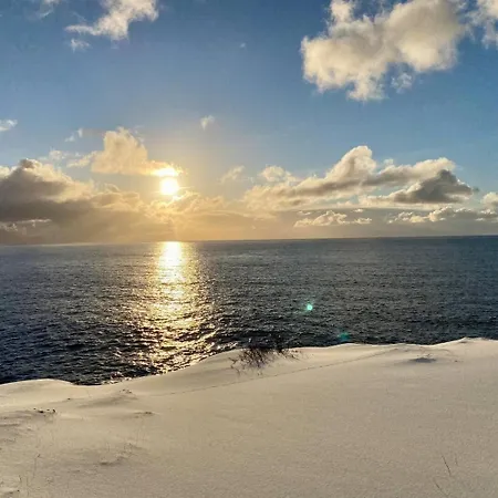 Oceanview Mini-house - Stunning Views Ramberg